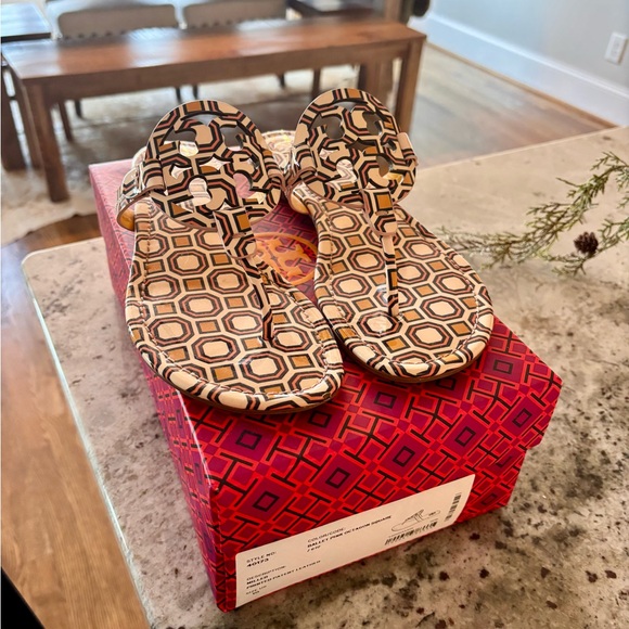 Stylish Geometric Patterned Sandals - Picture 4 of 13